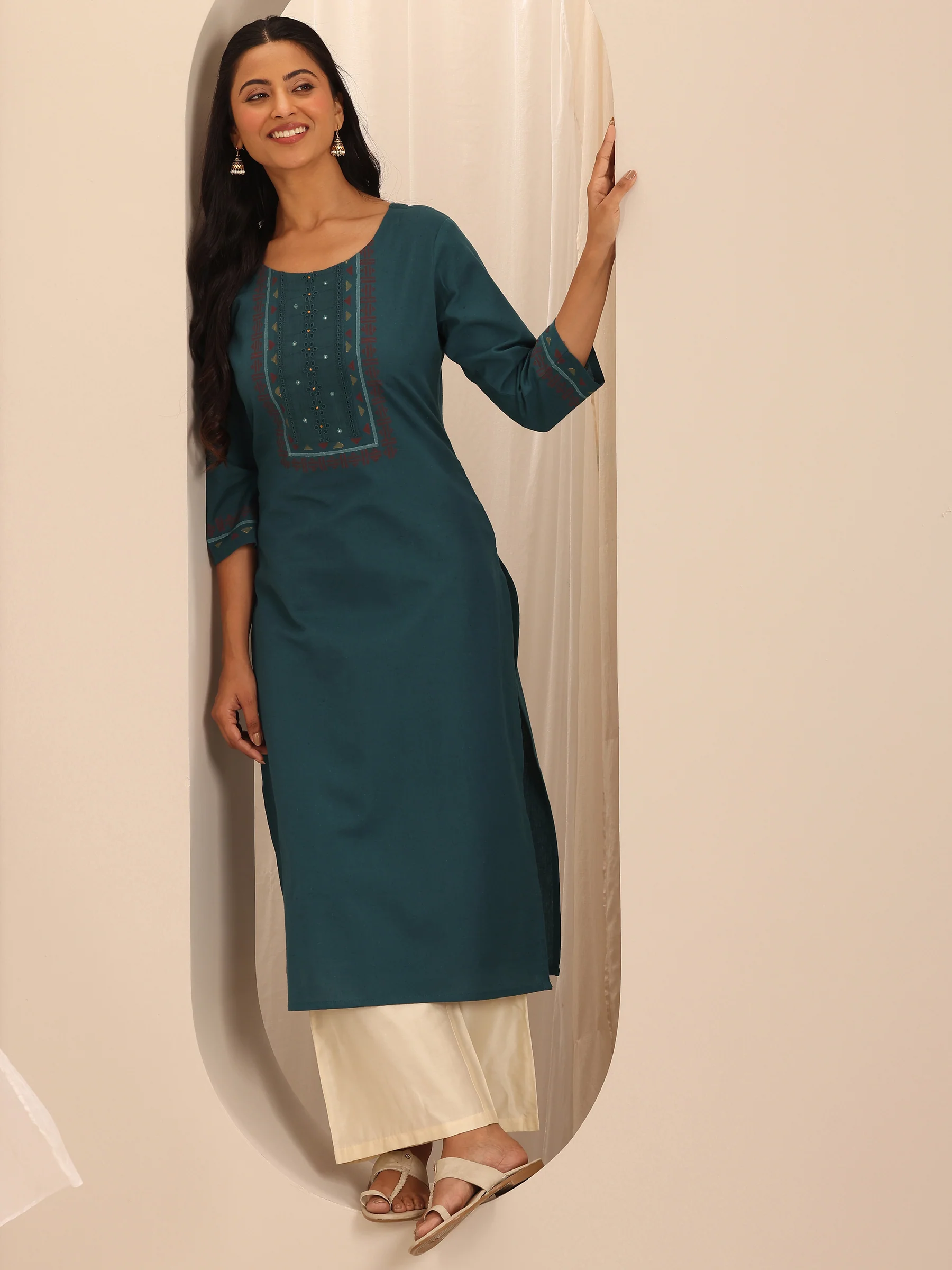 98212O_6Main-1.webp Teal Printed Cotton Blend Straight Kurta - Image 1